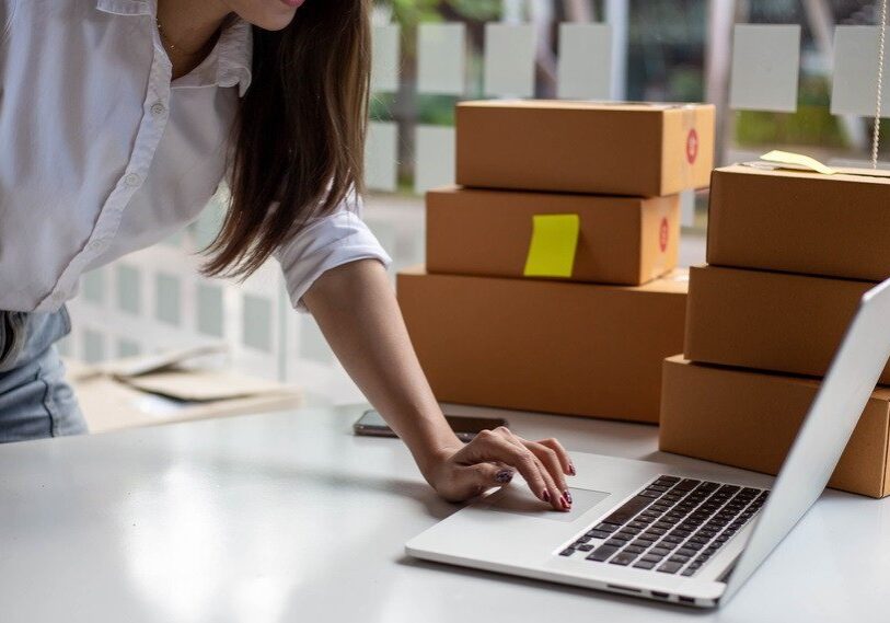 Woman leaning on table using Laptop