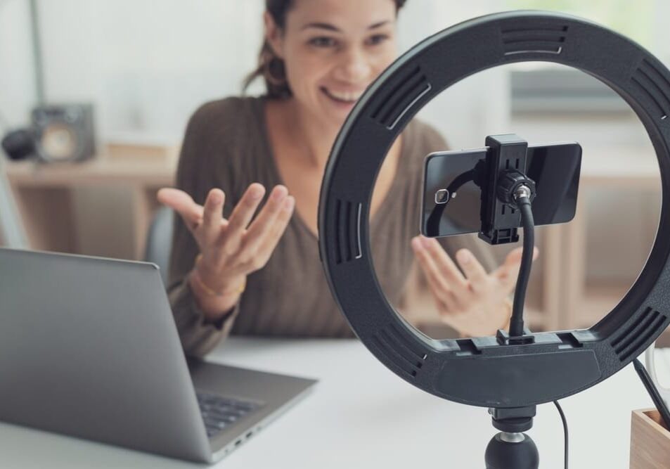 Influencer creating videos for social media