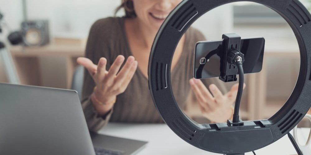 Influencer creating videos for social media